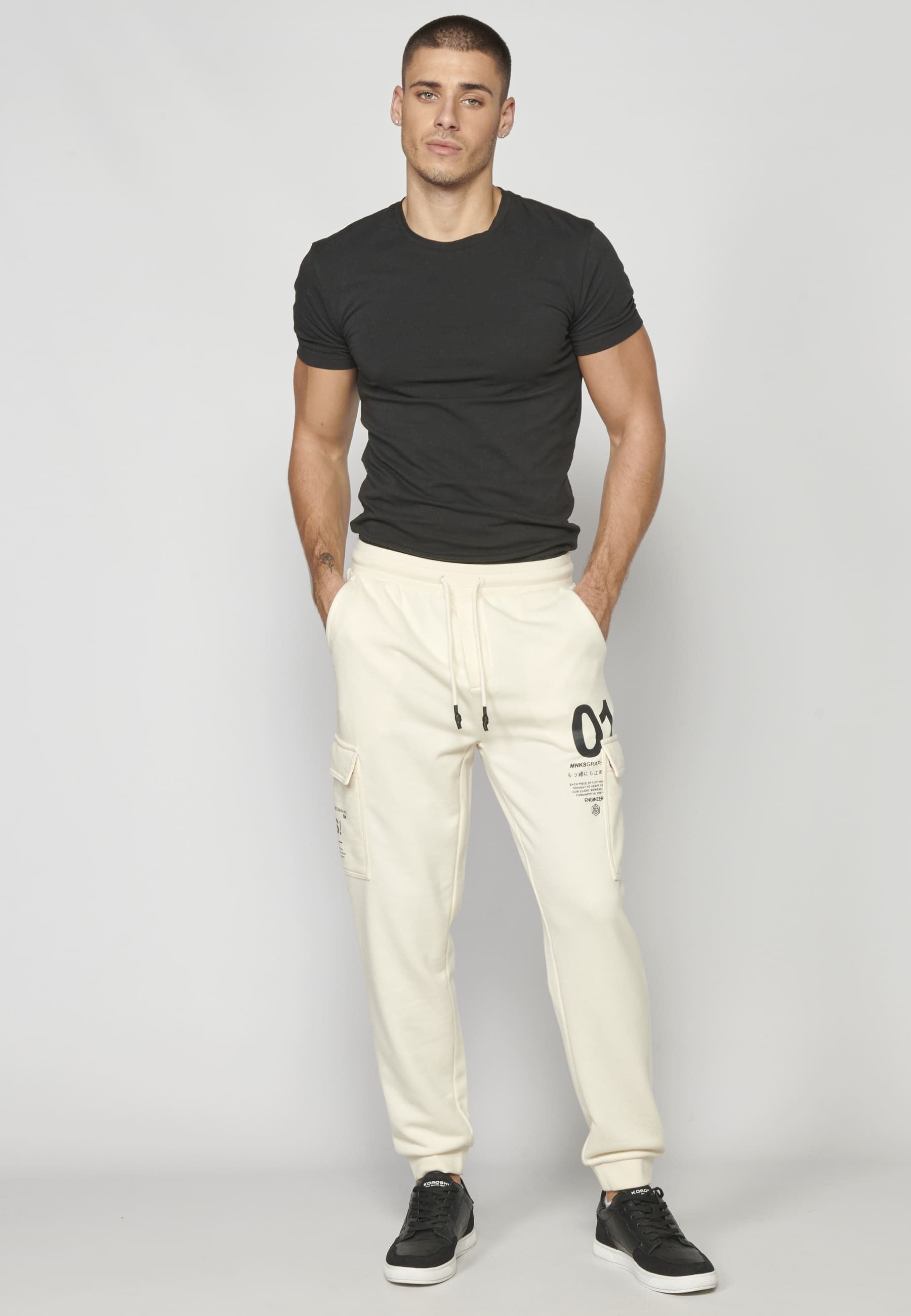 KORÖSHI. Pantalón deportivo jogger color crudo para hombre | Ropa Casual.