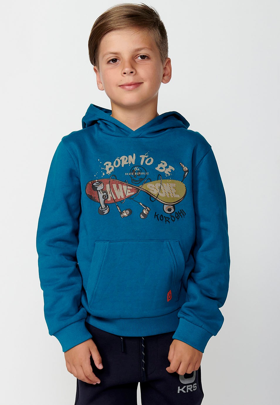 KORÖSHI. Sudadera de manga larga con cuello y capucha con detalle delantero y bolsillo canguro.