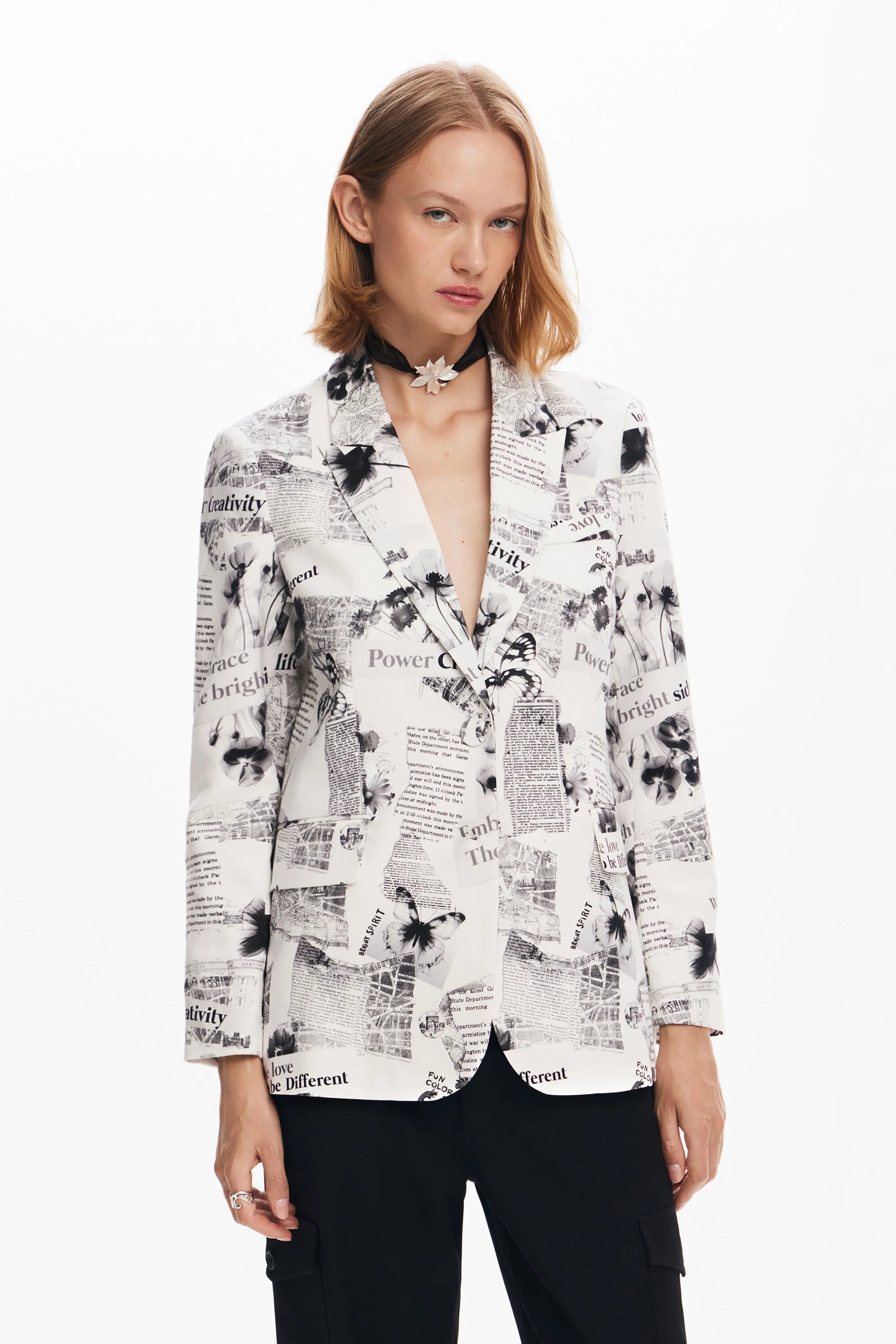 DESIGUAL. Blazer recta texto y flores