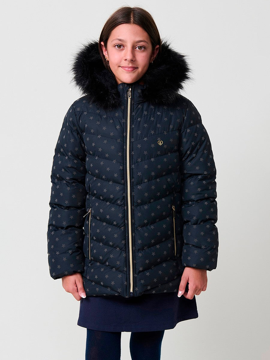 KORÖSHI. Chaqueta color navy con estampado de estrellas flocadas, cuello alto, capucha desmontable.