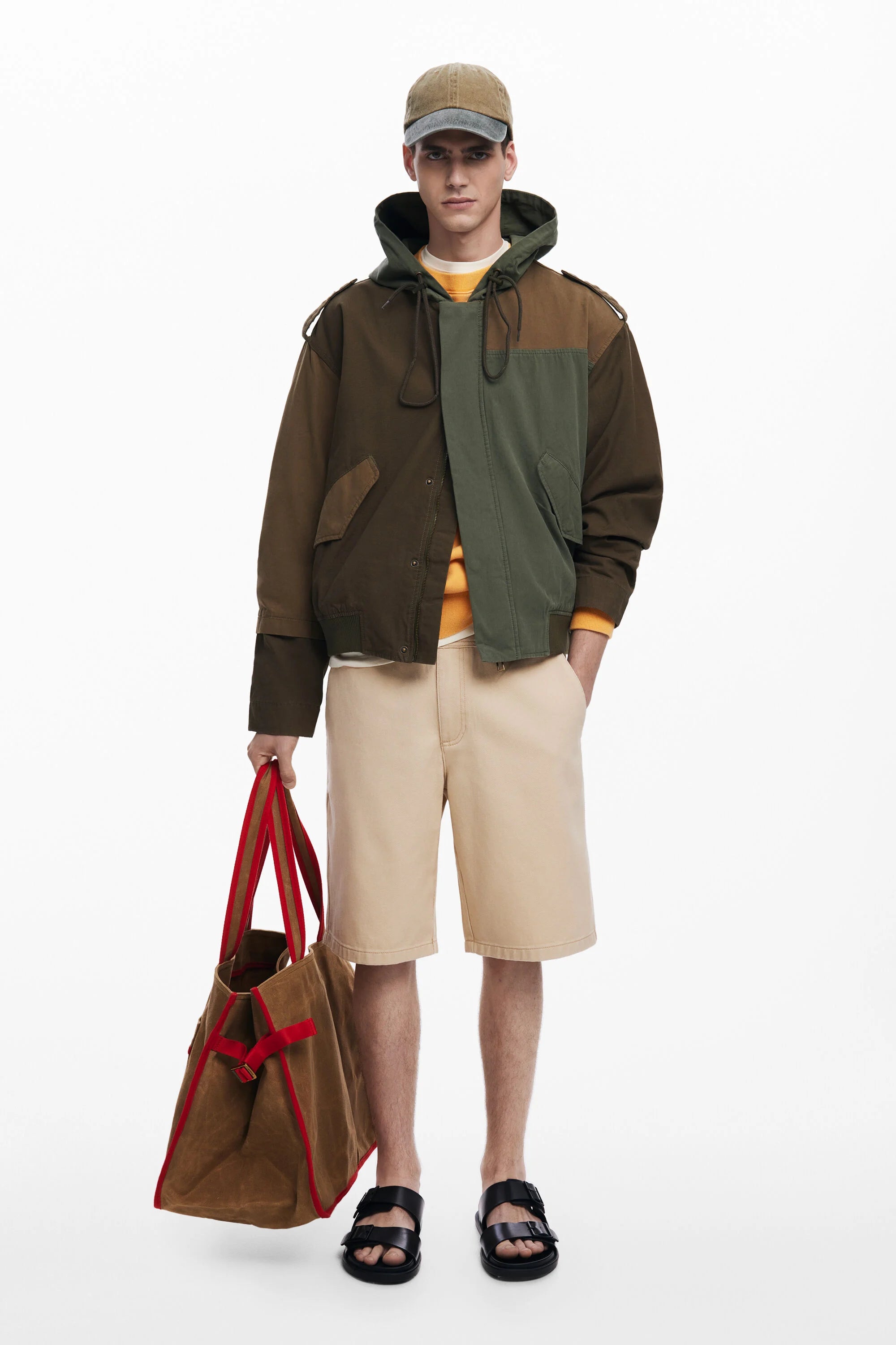 DESIGUAL. Chaqueta capucha parches.