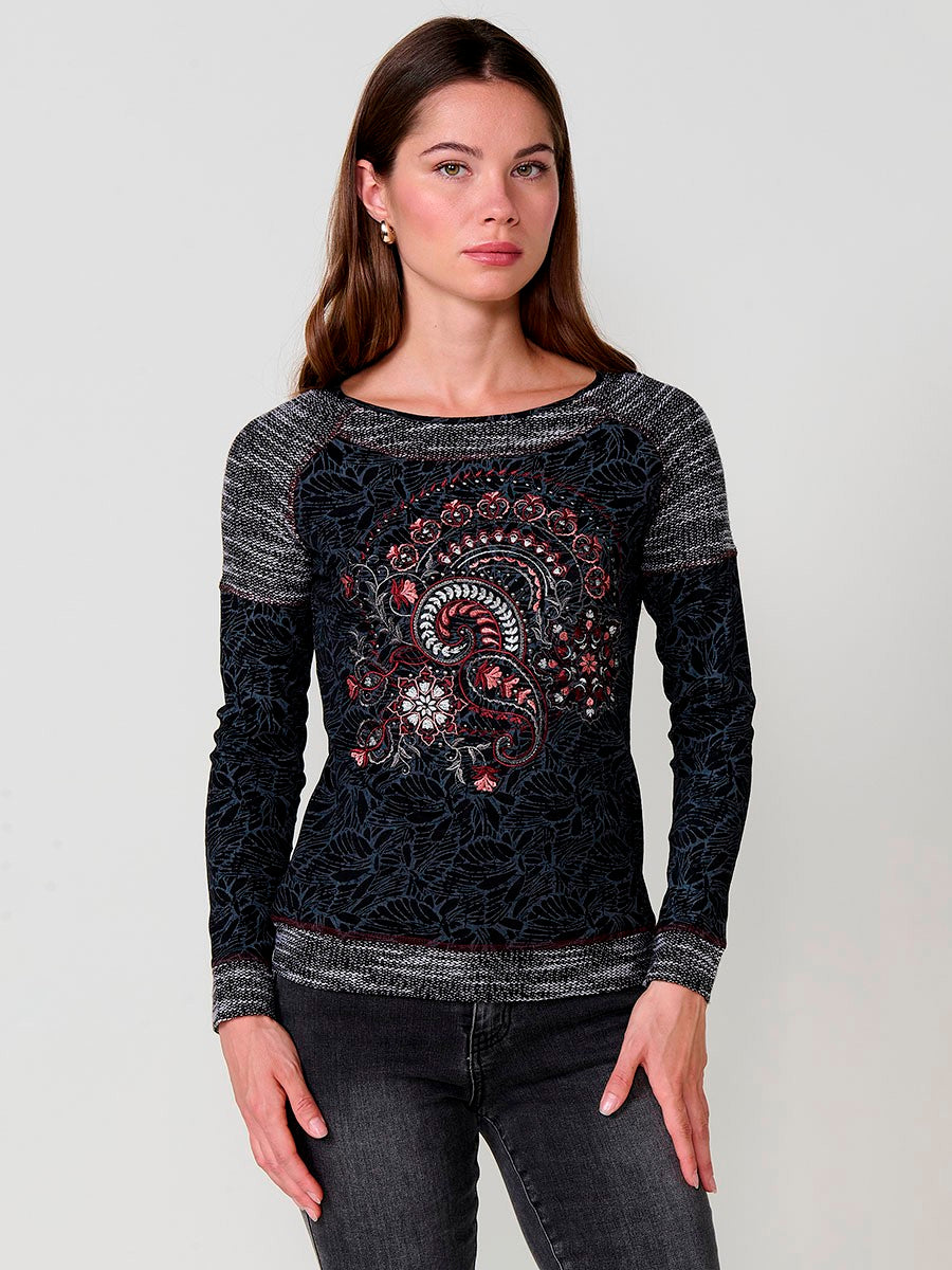 KORÖSHI. Camiseta de mujer negra con jacquard jaspeado en escote, bajo y puños, estampado a contraste y bordado con hilo metalizado.