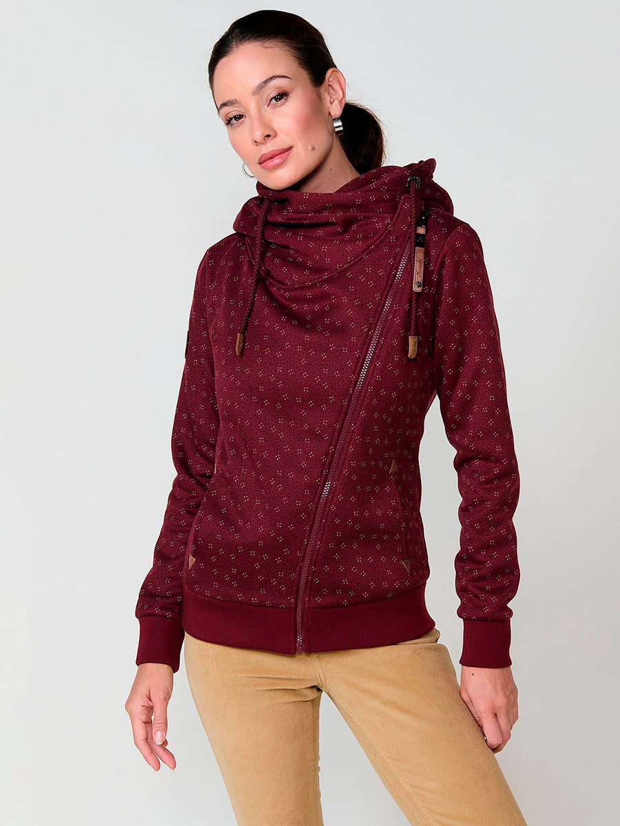 KORÖSHI. Sudadera abierta de mujer con capucha en color granate, tejido doble cara felpa estampada y polar interior, cremallera diagonal con tirador negro Koröshi.