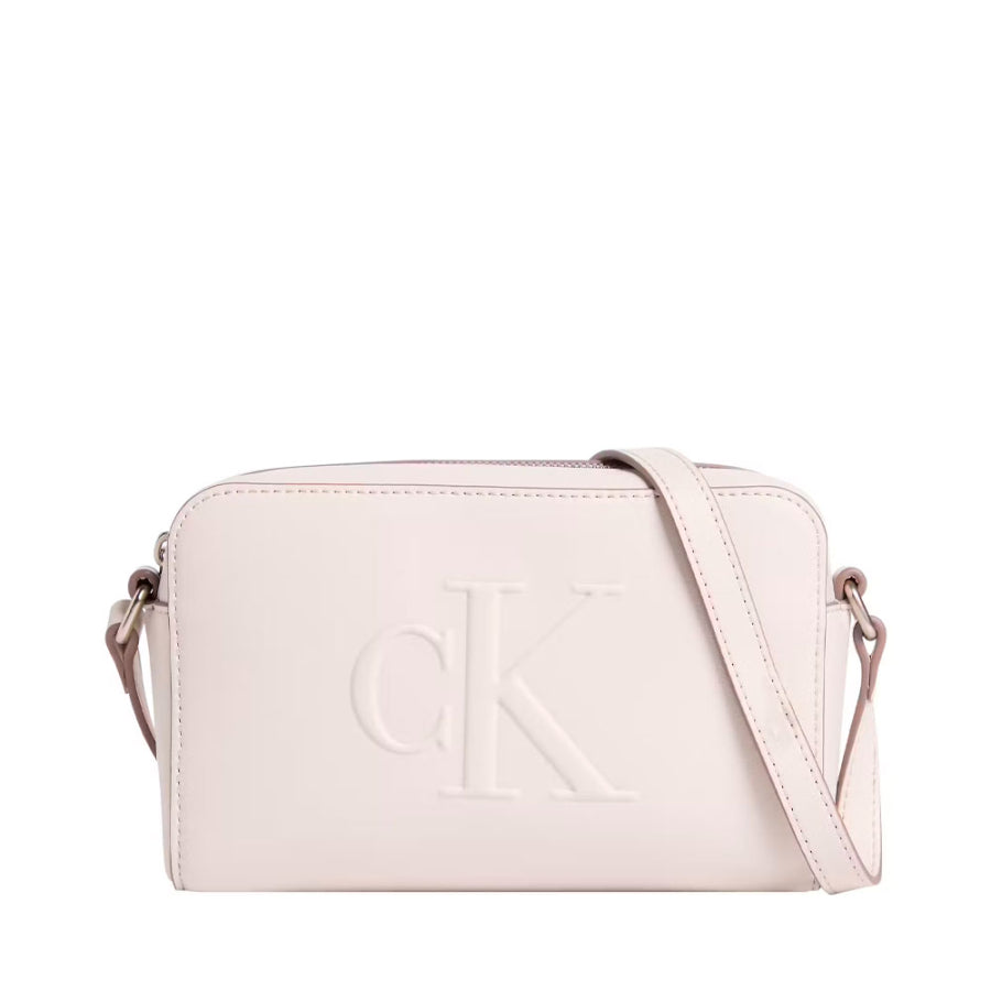 CALVIN KLEIN. Bolso Bandolera Sculpted.