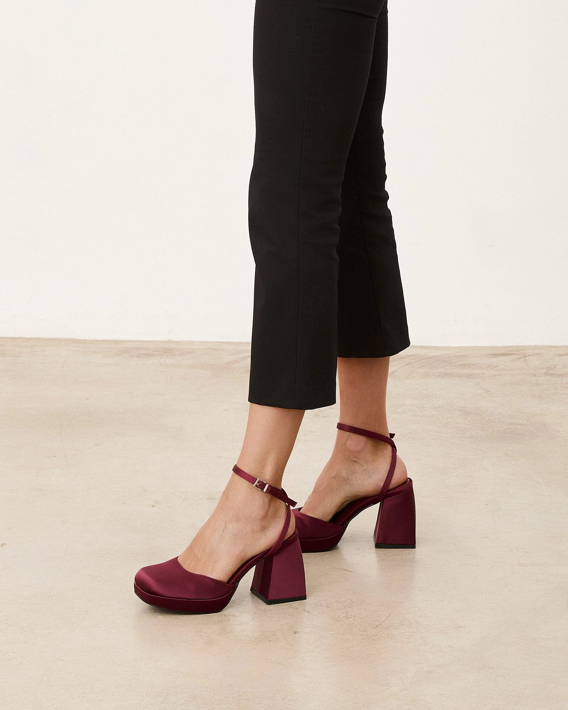 MIM. Zapatos Sira burdeos.