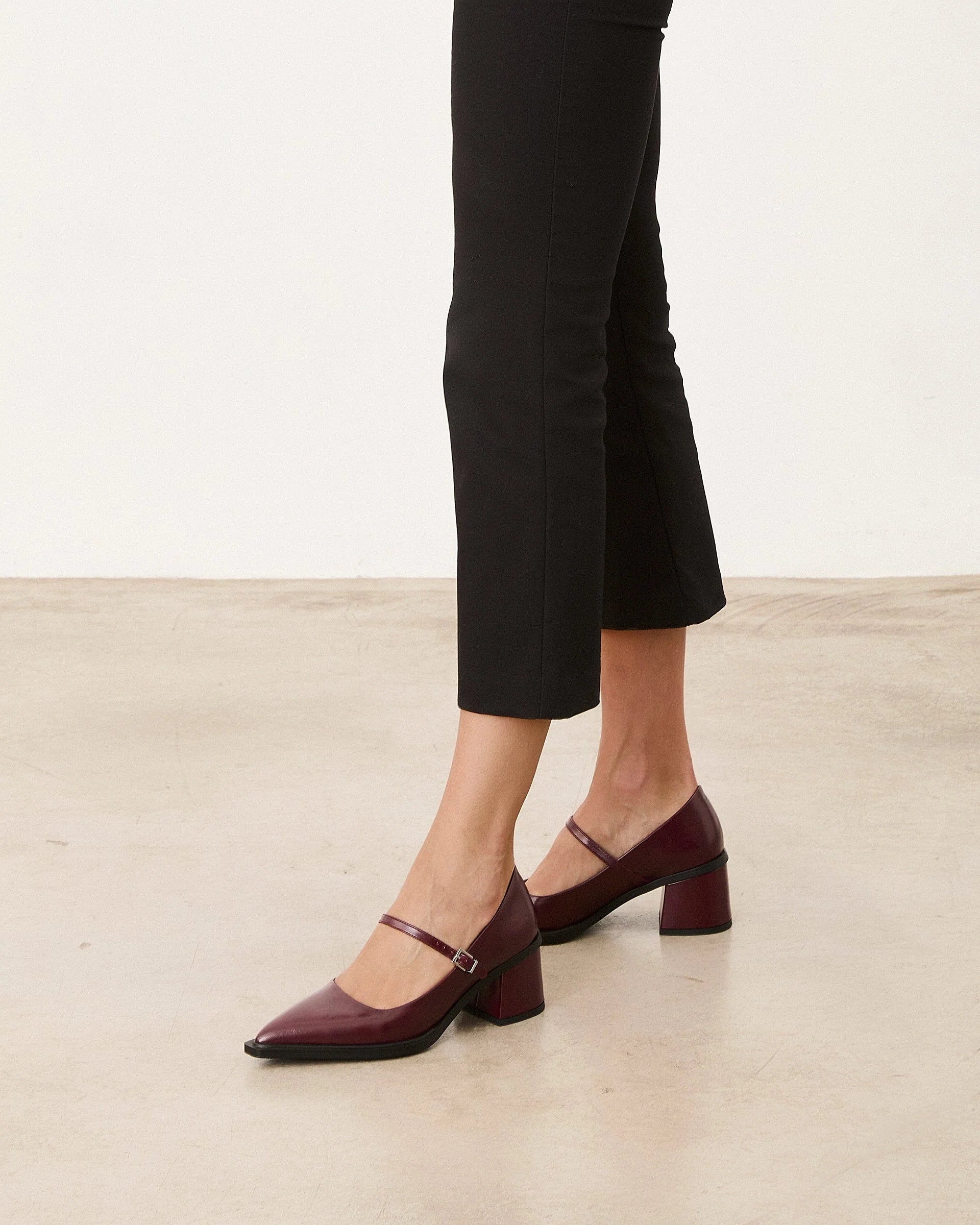 MIM. Rachel burdeos.